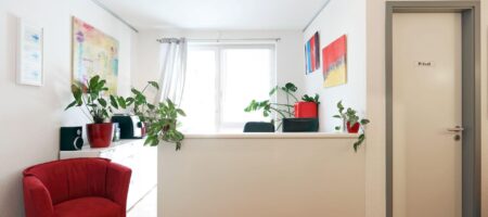 Arbeiten von Zuhause: Vorteile und Herausforderungen einer eigenen Praxis in den eigenen vier Wänden