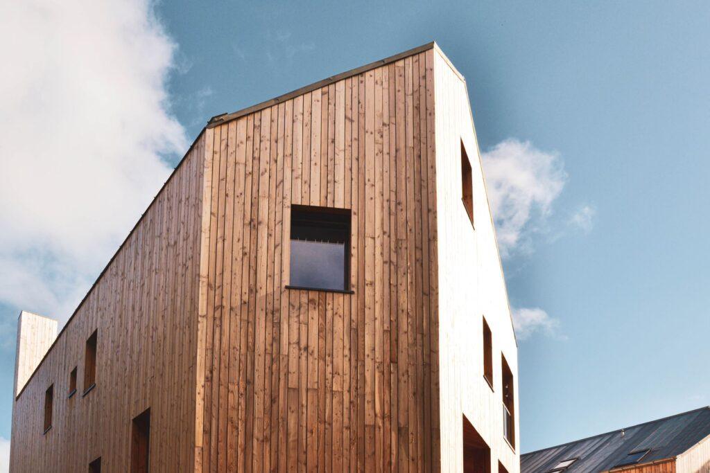 Haus mit Holz Fassade