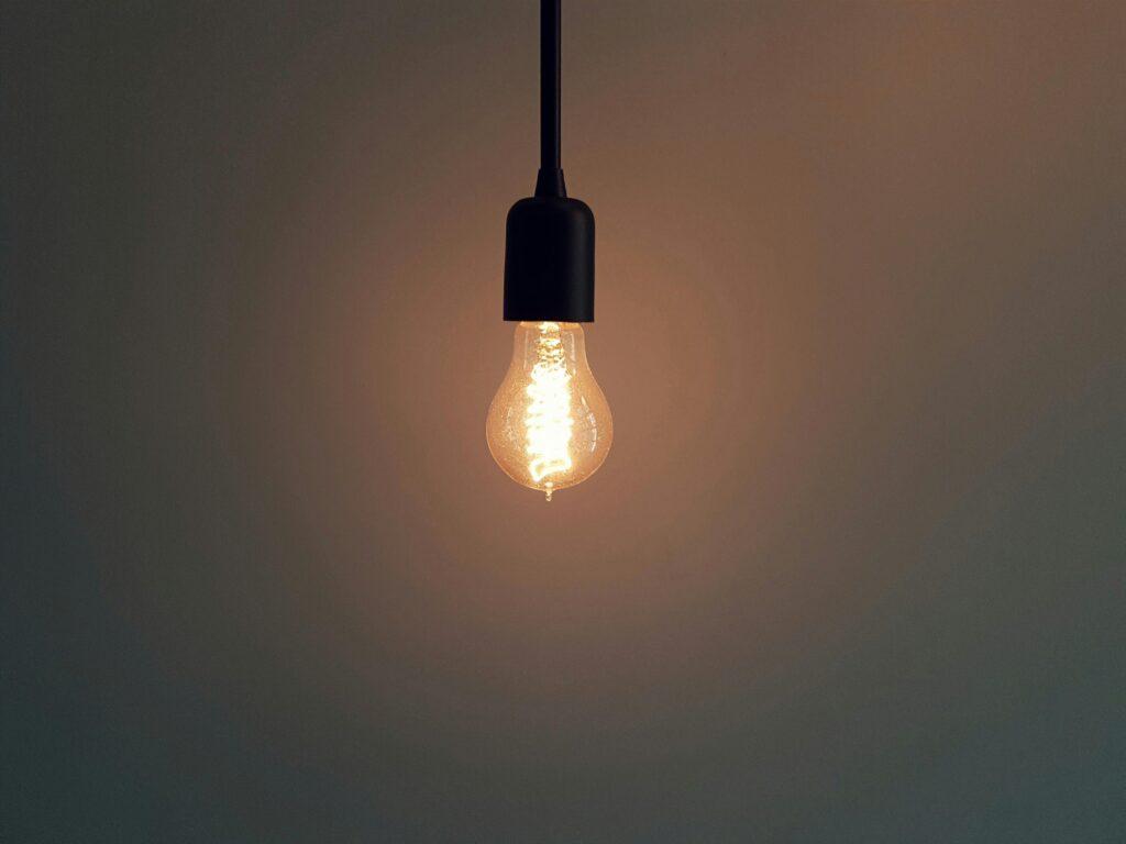 Lampe in einem Zimmer