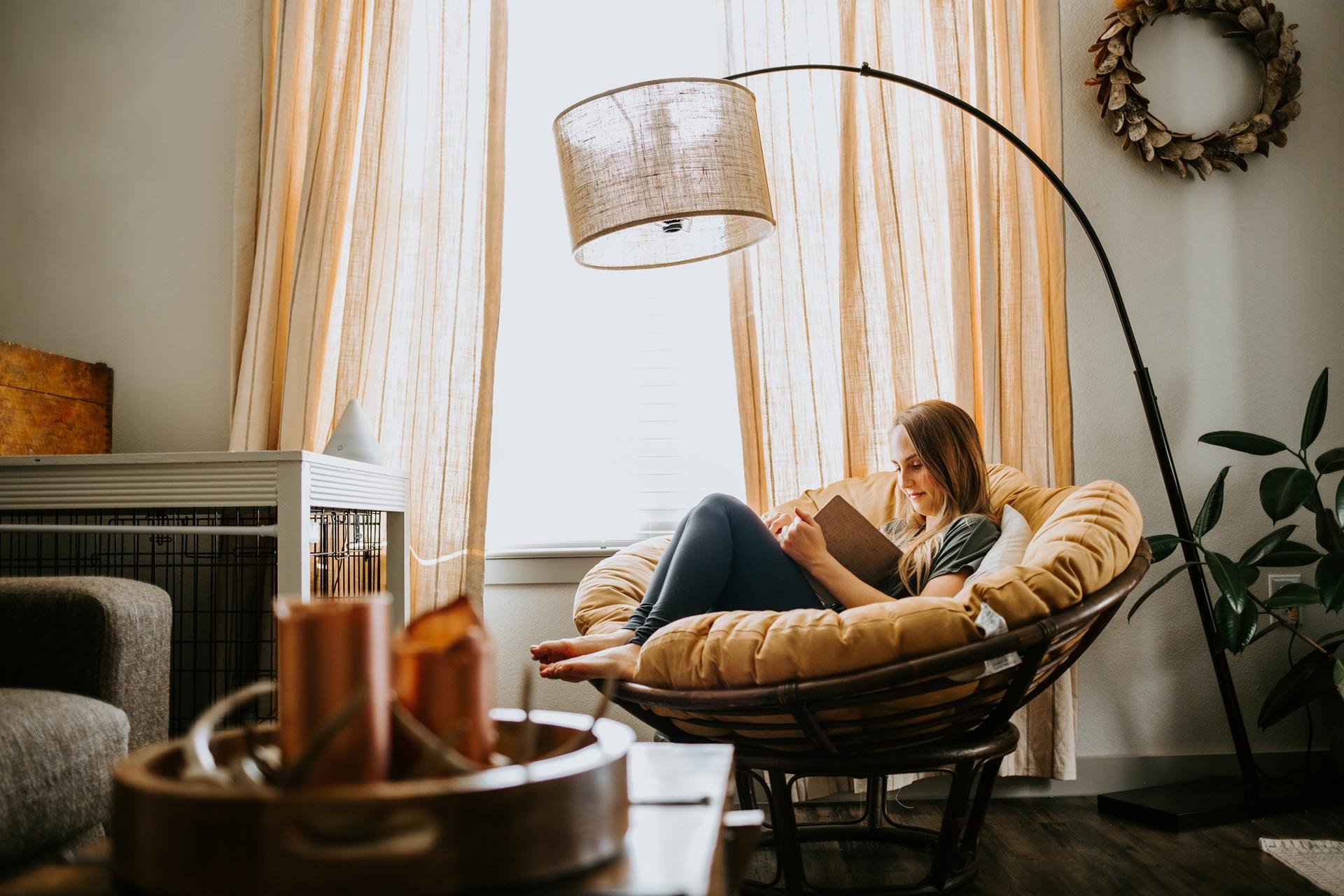 Entspannter Lesebereich mit Sessel | Ghostwriter